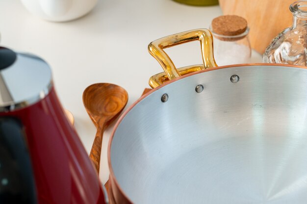 Czy garnki emaliowane nadają się na indukcję?