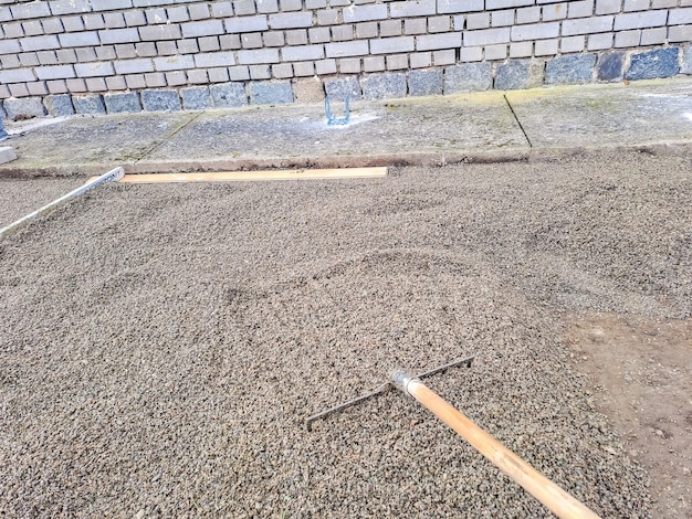 Ile podsypki pod płytę fundamentową będzie odpowiednie?