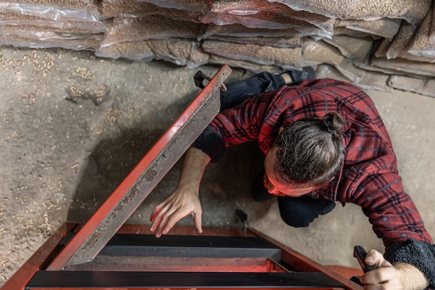 Jak głęboko izolować fundament, by uniknąć wilgoci?