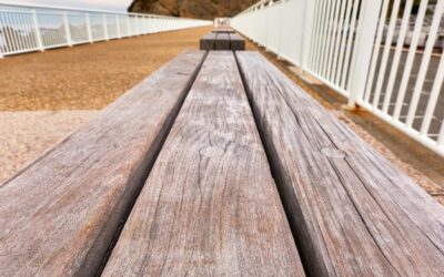 Czym zabezpieczyć deski na tarasie, aby cieszyć się trwałością na lata?