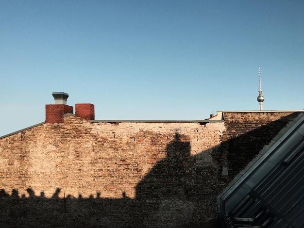 Ile kosztuje wymurowanie komina z cegły i od czego to zależy?