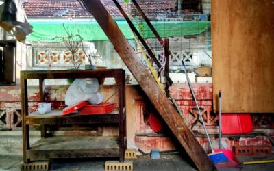 Jak zaadaptować poddasze w starym domu, by zyskać dodatkową przestrzeń?