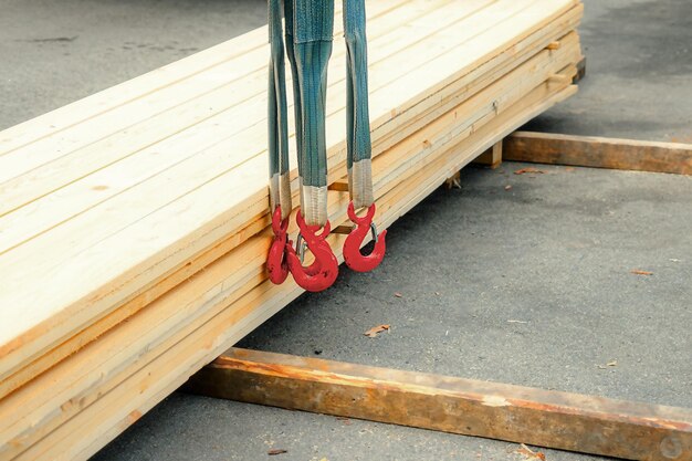 Od czego zależy ile kosztuje ułożenie deski tarasowej?