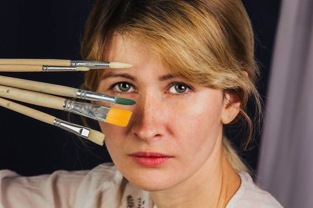 Czym malować cegłę, by efekt był trwały i estetyczny?