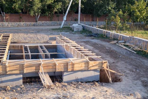 Ile bloczków fundamentowych potrzeba na dom?