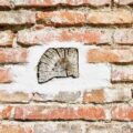 Stara cegła – jak odnowić ścianę w klasycznym stylu?